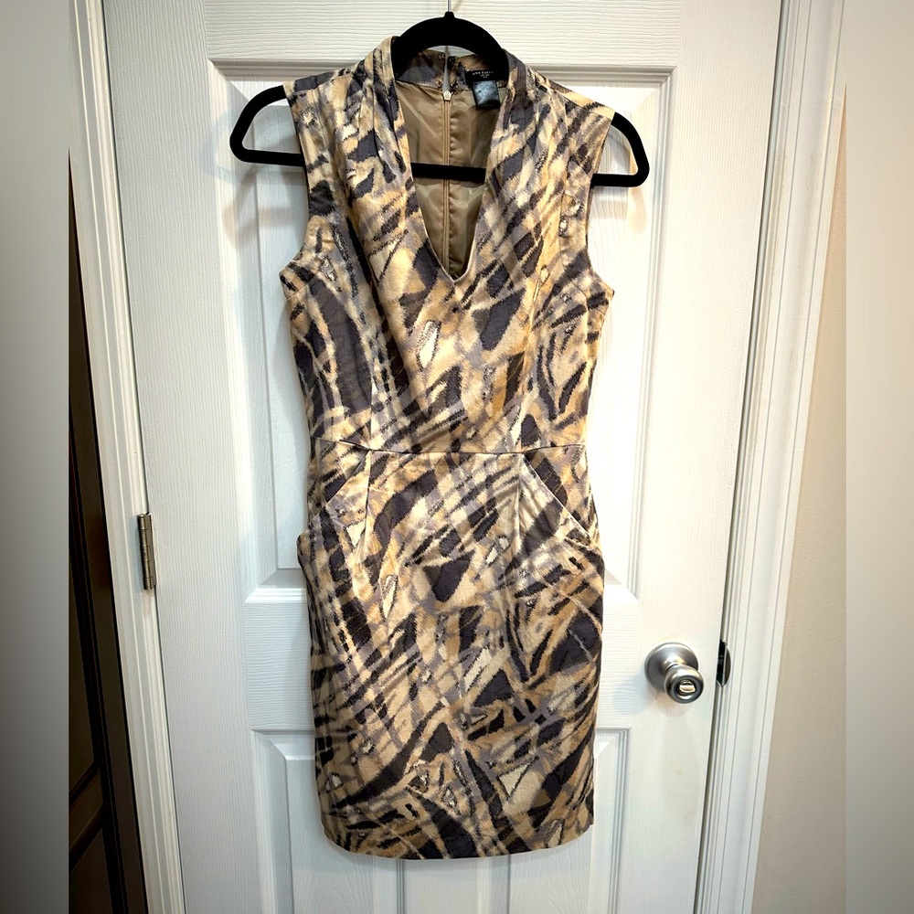 Ann Taylor sleeveless sheath dress with pockets in size 0